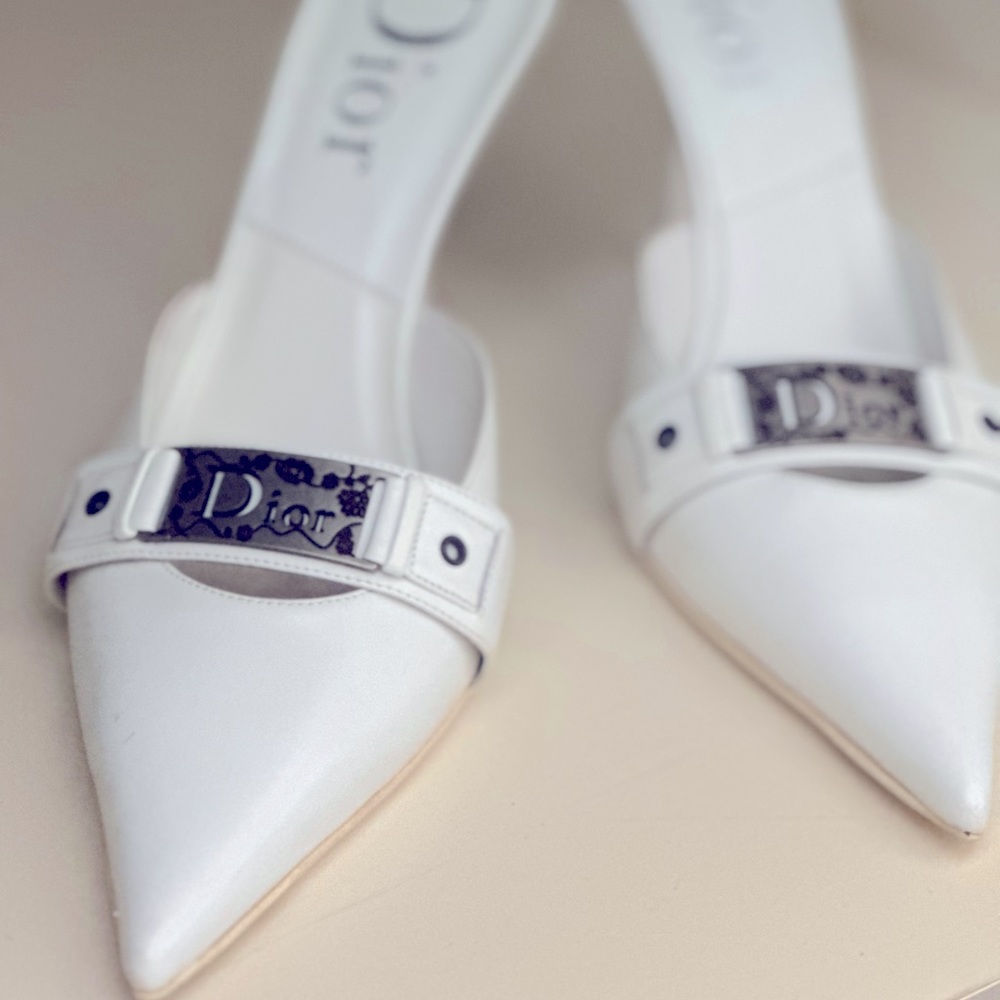 Vintage DIOR FLOWER LOGO MULE HEELS IN WHITE / SILVER size 8/ BRAND NEW - Picture 1 of 2